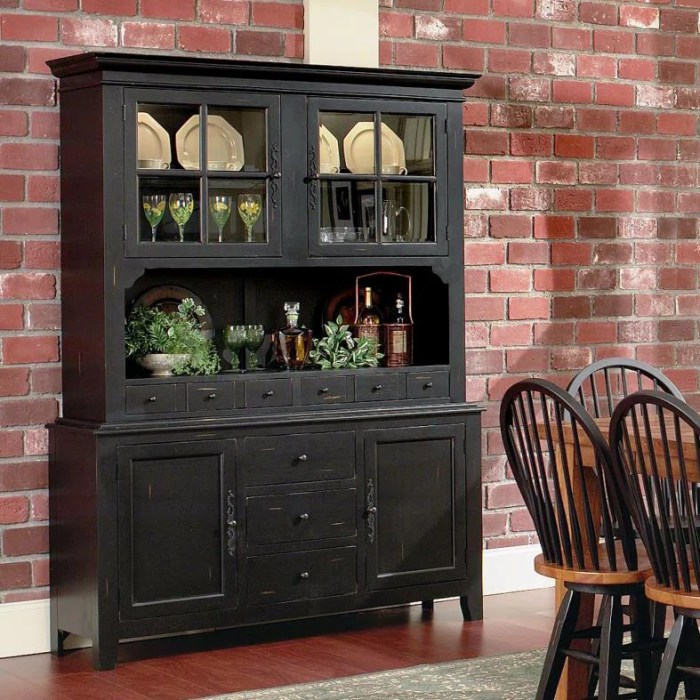 How to decorate your dining room hutch