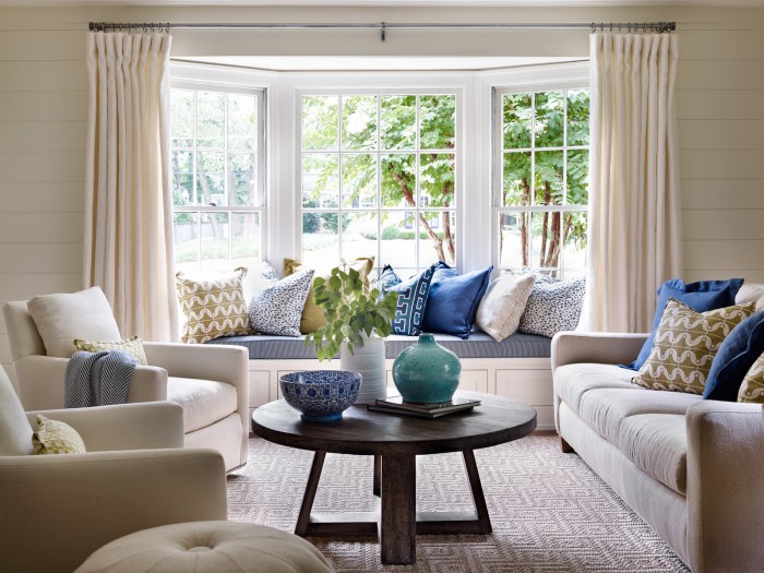 How to decorate around half bay window